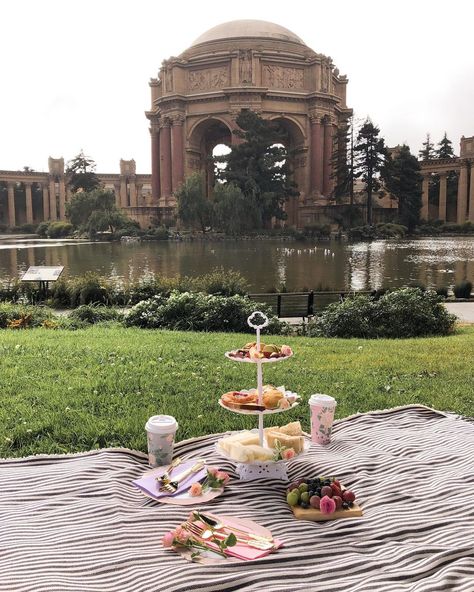 The most instagrammable picnic in San Francisco #picnic San Francisco Picnic, Taj Mahal, San Francisco, Layout, How To Plan, Building, Travel, Instagram