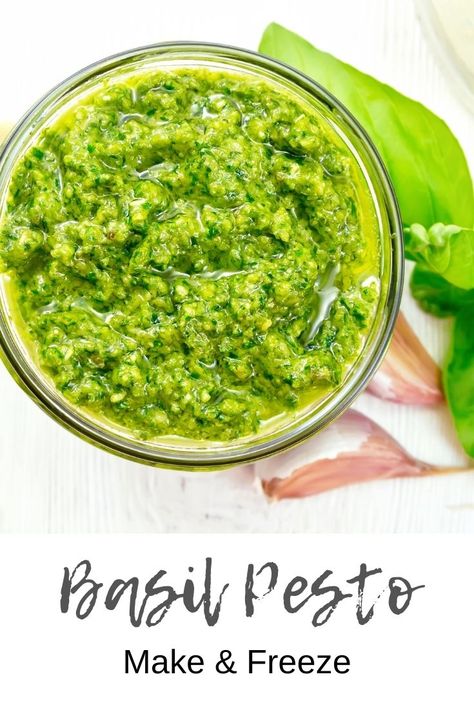 Ramp Pesto, Wild Garlic Pesto, Pesto Vegan, Sauce Pesto, Basil Pesto Recipes, Green Pesto, Food Boards, Vegan Pesto, How To Make Pesto