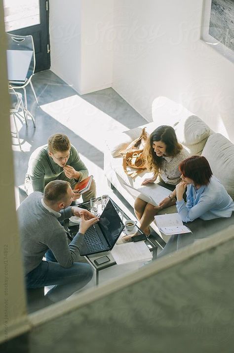 Fun Team Building Activity For Coworkers Meeting Clients Aesthetic, Business Meetings Aesthetic, Client Meeting Aesthetic, Corporate Lifestyle Photography, Business Photography Office, Family Business Aesthetic, Working People Photography, Meeting Photoshoot, Business People Photography