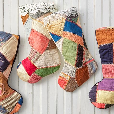 Diy Christmas Stockings, Modern Christmas Stocking, Unique Christmas Stockings, Quilted Christmas Stockings, Christmas Stockings Diy, Stockings Christmas, Christmas Stocking Pattern, Christmas Crafts To Make, Stocking Pattern