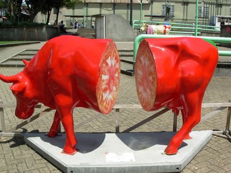 Cow Parade Costa Rica Eat More Chicken, Cow Parade, Animal Parade, Lego Jurassic World, Bull Cow, Surrealism Painting, Cow Art, Cute Cows, Display Design