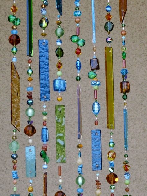 Bead Suncatcher, Suncatchers Diy, Glass Windchimes, Shell Diy, Make Wind Chimes, Wind Chimes Homemade, Suncatcher Diy, Diy Suncatchers, Wind Chimes Craft