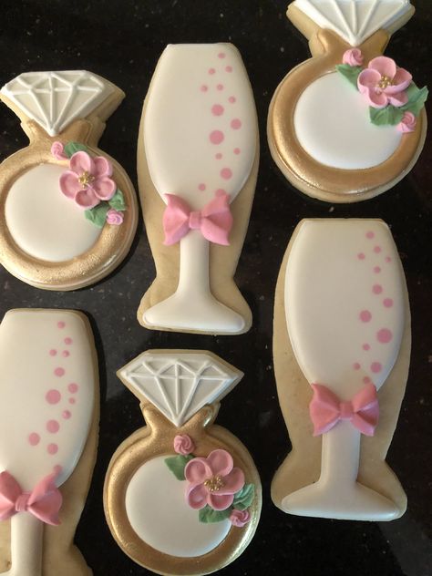 Engagement Cookies, Bridal Hangers, Cookie Business, Reception Food, Sugar Cookie Designs, Cookie Gifts, Wedding Cookies, Cookie Designs, Sugar Cookies