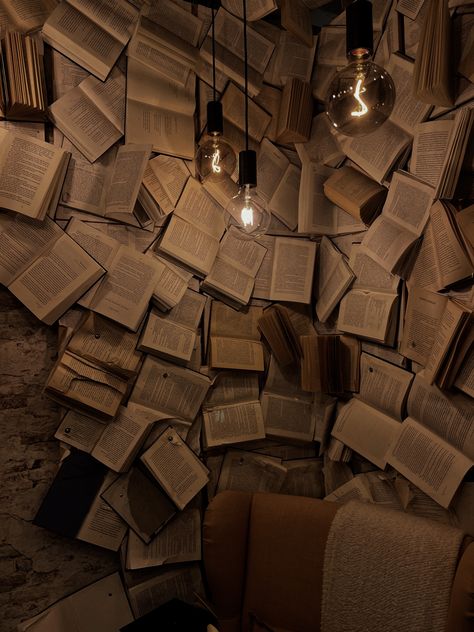 Book Wall Aesthetic, Coffee Vintage Aesthetic, Cozy Bookstore Aesthetic, Vintage Book Aesthetic, Afreen Afreen, Bookish Wall Art, Dark Academia Library, Gentleman Video, Dark Academy Aesthetic