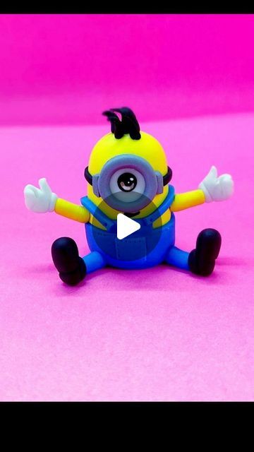 Fondant Doll, Fondant Minions, Animal Fondant, Fondant Figurine, Fondant Art, Fondant Figures Tutorial, Fondant Animals, A Minion, Fondant Tutorial