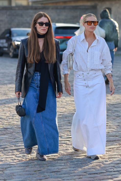 Copenhagen Style 2024, Copenhagen Street Style 2024, Copenhagen Fashion Week 2024, Fashion Week Street Style 2024, Denim Skirt Street Style, Scandinavian Street Style, Skirt Street Style, Long Denim Skirt Outfit, Everday Style