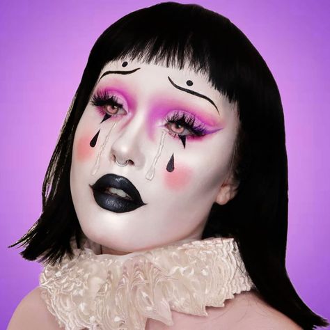 Goth Clown Makeup Halloween, Crying Clown Makeup, Drag Creature, Vintage Clown Aesthetic, Clown Editorial, Vintage Clown Makeup, Clown Looks, Clowncore Makeup, Clown Photoshoot