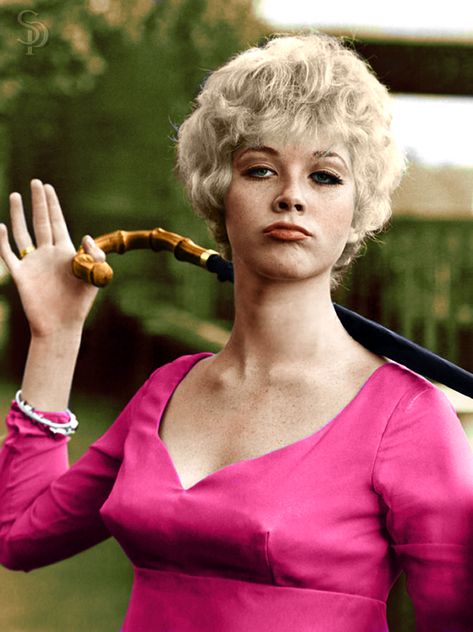 Linda Thorson - colourized by S.Potter Scottish Actresses, Linda Thorson, Linda Darnell Color, Linda Thorson The Avengers, Linda Carter 2018, Olivia Newton John 80s, Tara King, Avengers Images, Archie Comic Books