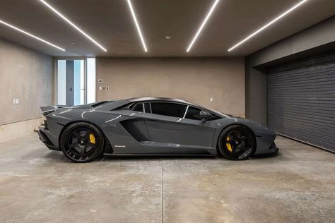 Luxurious Garage, House In Texas, Garage Paint, Garage Design Interior, Luxury Car Garage, Cool Garages, Luxury Garage, Modern Garage, Garage Interior