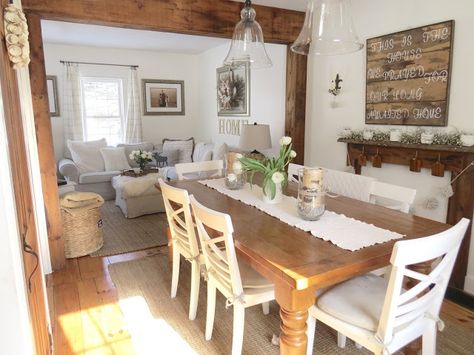 Winter Dining Room Decor, Small Living And Dining Room, Living Room Dining Room Combo Layout, Small Living Dining, Living Dining Room Combo, Small Rustic House, Tiny Dining Rooms, Dining Room Layout, Small House Living