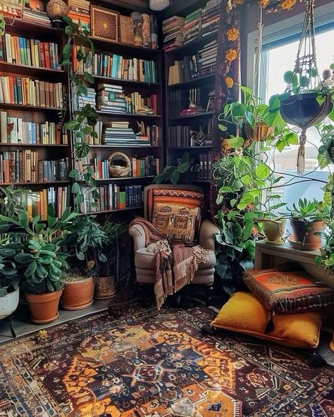 Aesthetic Book Nook, Boho Library Room, Small Library Room Ideas, Small Library Room, Book Room Ideas, Boho Homes, Cozy Home Library, Fall Mantle Decor, Bookshelves In Living Room