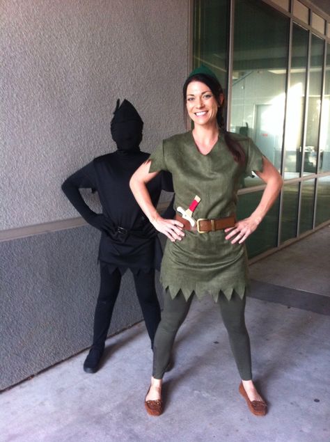 Peter Pan and his shadow. So easy and a big hit at the costume contest! Diy Peter Pan Costume For Women, Peter Pan Costume For Women, Peter Pan Girl Costume, Peter Pan Costume Diy, Peter Pan Diy Costume, Diy Peter Pan Costume, Disfraz Peter Pan, Peter Pan Kostüm, Peter Pan Costume Kids