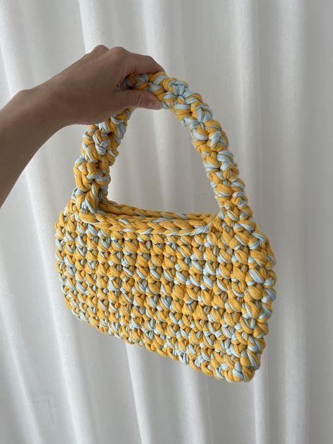 Crochet Handbag Free Pattern | T-shirt Yarn Bag Pattern | SWOOL T Shirt Yarn Crochet, Crochet Bag Diy, Yarn Crochet Bag, Reverse Single Crochet, Crochet Sun Hat, Crochet T Shirts, Crochet Bag Pattern Free, Crochet Decrease, Crochet Handbag