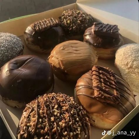 Bistro Food, Delicacy Food, Delicious Donuts, Unhealthy Food, Food Obsession, Cafe Food, Interesting Food Recipes, Yummy Food Dessert, Pretty Food