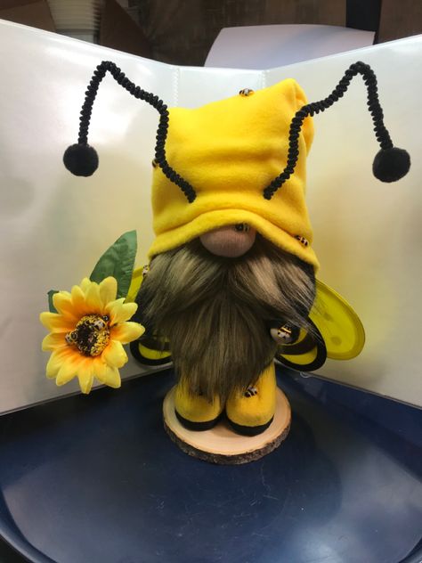 Biker Gnomes Diy, Honey Bee Gnomes Diy, Animal Gnomes Diy, Gnomes And Sunflowers, Bumble Bee Gnome, Biker Gnomes, Operation Shoebox, Winter Wreath Diy, Honey Bee Decor