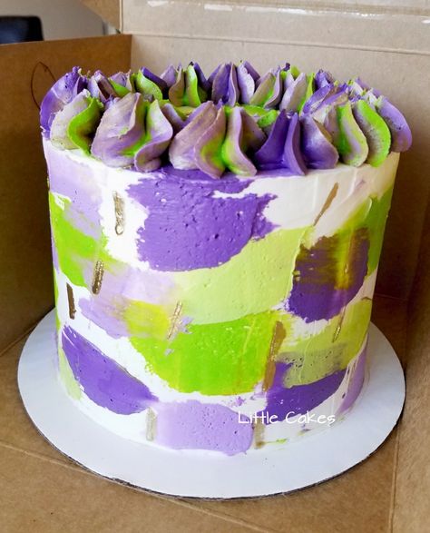 Gender Reveal Cake Purple And Green, Purple And Green Cake Ideas, Green And Purple Birthday Party, Purple And Green Birthday Cake, Purple And Green Gender Reveal, Green And Purple Cake, Karate Cake, Orange Birthday Cake, Fiesta Bluey