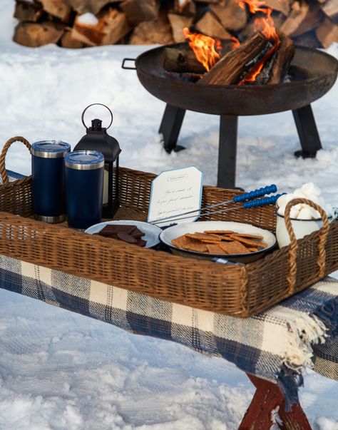 Outdoor Parties In Winter, Outdoor Winter Party Food, Winter Outdoor Dinner Party, Winter Gathering Ideas Outdoor, Winter Picnic Ideas Outdoors, Winter Activity Ideas, Winter Bonfire Party, Outdoor Winter Birthday Party Ideas, Winter Picnic Food Ideas