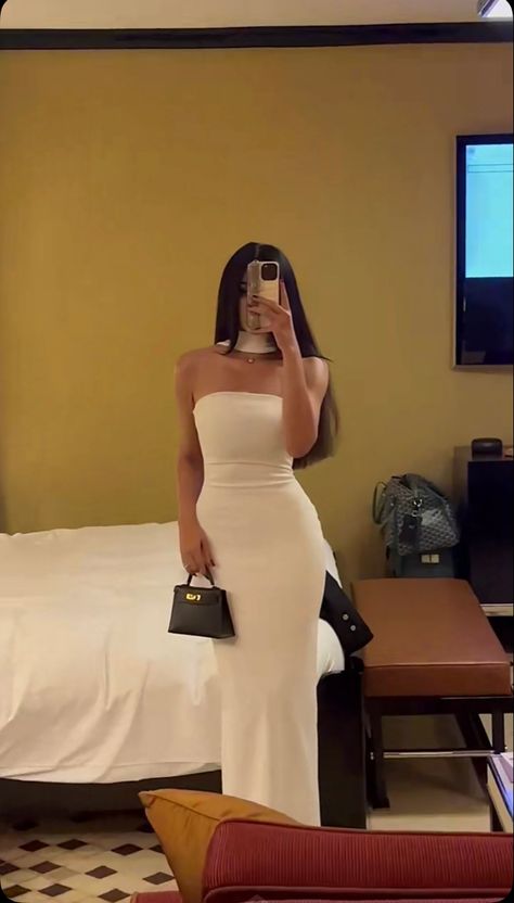 Luxury Fitted Princesscore Dresses, Black Dress Selfie, Luxury Fitted White Dress, Luxury White Elegant Bodycon Dress, Fine Dining Outfit Women, Luxury Black Feminine Dress, Luxury Fitted Coquette Dress, Elegant Summer Dresses, Tight Dress Outfit