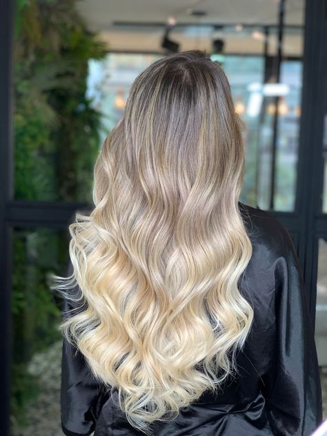 Beige Blonde Hair Balayage, Blonde 2024, Balayage Beige, Balayage Hair Copper, Beige Blonde Hair, Color Rubio, Beige Blonde, Bright Blonde, Balayage Hair Blonde