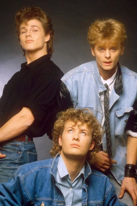 The Norwegian pop trio a-ha are Paul Waaktaar-Savoy (guitars), Magne Furuholmen (keyboards and guitars), and Morten Harket (vocals). L-R: Harket, Furuholmen, Waaktaar-Savoy A Ha 80s, 80s Men Fashion, Teen Posters, Aha Band, 80s Inspired Outfits, 80s Men, 80s Pop, One Hit Wonder, A Ha