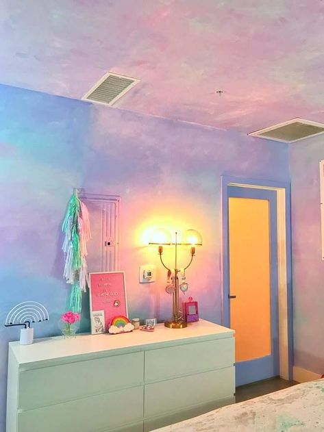 Perfect for a little girls room Amina Mucciolo, Faux Wall, Wallpaper Room, Unicorn Bedroom, Pastel Ombre, Purple Bedrooms, Ombre Wall, Plant Room, Mermaid Room