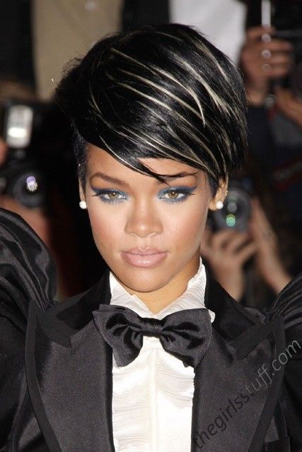 2013-2014 Autumn / Winter Makeup Trend: Smokey Eyes... Rihanna Style, Short Hairstyles For Thick Hair, Winter Makeup, Short Hair Color, Smokey Eyes, Thick Hair, Makeup Trends, Smokey Eye, Short Hairstyles