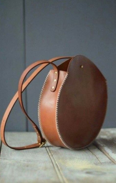 Leather Tutorial, Leather Bag Pattern, Diy Leather Bag, Handbag Patterns, Round Bag, Wholesale Bags, Leather Projects, Leather Bags Handmade, Leather Diy