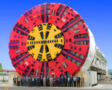 Máquina Tuneladora. Estas grandes máquinas se mueven esencialmente en fábricas… Tunnel Boring Machine, Mighty Machines, Underground Tunnels, Construction Machines, Nyc Street, Big Boy Toys, Heavy Machinery, Military Base, Construction Vehicles