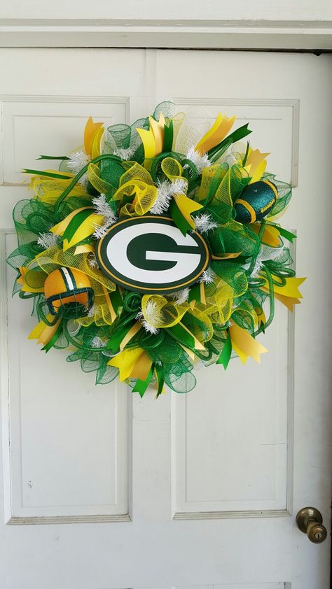 Greenbay packers wreath Green Bay Packers Wreath, Nfl Wreaths, Packers Wreath, Packers Party, Green Bay Packers Crafts, Packers Christmas, Football Wreaths, Team Decor, Sports Wreath