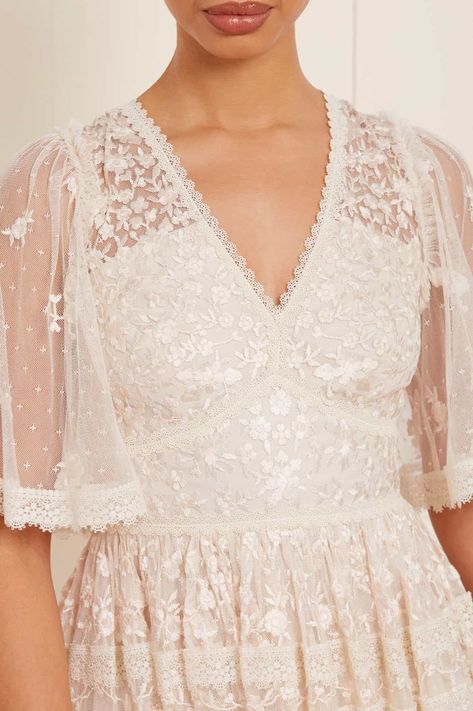 Needle And Thread Wedding, Romantic Sleeves, Wendy Dress, Embroidered Artwork, Rose Gown, Romantic Dresses, Dress Champagne, Embroidered Lace Dress, Ballerina Dress