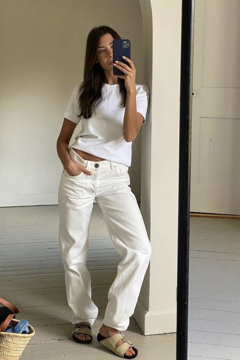 Casual White Jeans Outfit, White Jeans Outfit Summer, White Tshirt Outfit, Best White Jeans, White Summer Outfits, Off White Jeans, White Jeans Outfit, Jeans Outfit Summer, Jeans Outfit