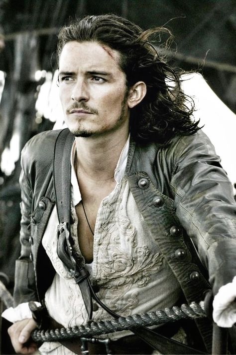 Orlando Bloom as Will Turner in Pirates of the Caribbean: The Curse of the Black Pearl (2003) Elisabeth Swan, Orlando Bloom Legolas, Man With Long Hair, Couples Disney, Jeremy Sumpter, John Depp, Kaptan Jack Sparrow, Captain Jack Sparrow, Pirate Life