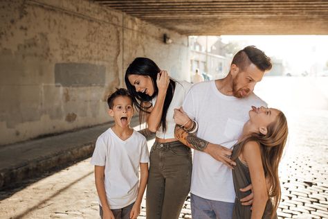 Summer City Family Photoshoot, Casual Downtown Family Photoshoot, Warehouse Family Photoshoot, Urban Family Photoshoot, Urban Family Pictures, Urban Family Photography, Urban Family Photos, Downtown Photoshoot, Urban Photoshoot