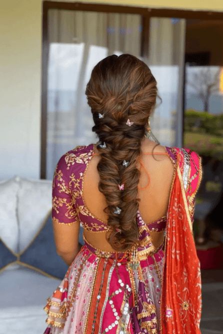 hairstyles, accessories, chic Elaborate Outfits, Hairstyle Traditional, Hairstyles With Accessories, Braiding Techniques, Glamorous Hairstyles, Geometric Accessories, Romantic Curls, Chic Headband, Vintage Waves