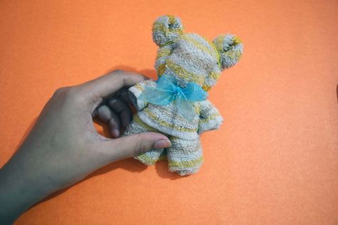 Wash Cloth Into a Teddy Bear: 5 Steps (with Pictures) Washcloth Bear, Washcloth Teddy Bear, Washcloth Animals, Memorable Wedding Favors, Washcloth Crafts, Family Dinner Table, Diy Teddy Bear, Tiny Teddies, Baby Teddy Bear