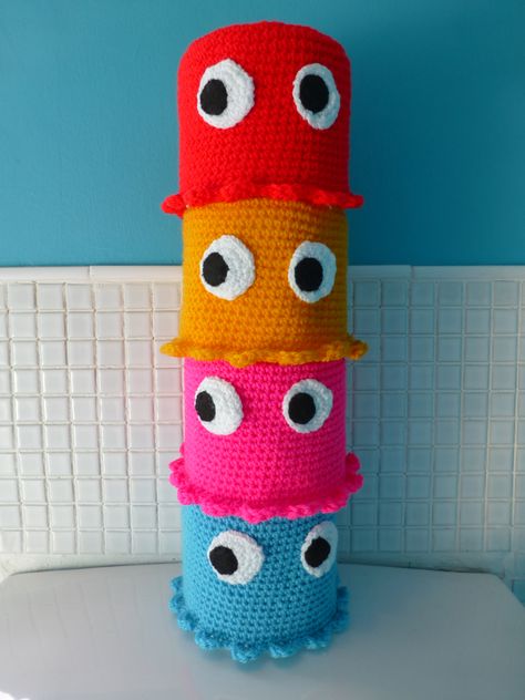 Pac man toilet roll cover Crochet Pacman, Geeky Crochet Patterns, Toilet Roll Cover, Crochet Toilet Roll Cover, Crochet Bathroom, Retro Items, Crochet Kitchen, Crochet For Home, Red Door