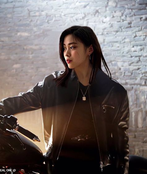 Bike Aesthetic, K Wallpaper, Cover Girl, Tomboy Style Outfits, Tomboy Fashion, Kpop Outfits, Girl Crush, Suho, Haiti