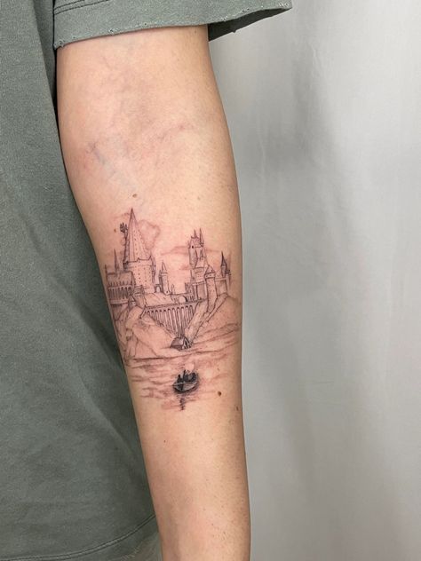 Hogwarts Tattoo Design, Hogwarts Legacy Tattoo, Fine Line Harry Potter Tattoo, Hogwarts Tattoos, Harry Potter Castle Tattoo, Gryffindor Tattoo, Hogwarts Castle Tattoo, Legacy Tattoo, Hogwarts Tattoo