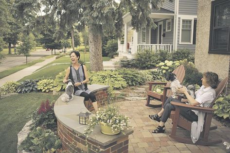 Front Courtyard Design Ideas, Front Porch Conversation Area, Gravel Front Patio, Front Yard Party Set Up, Front Yard Hang Out Area, Front Sitting Area Outdoor, Front Courtyard Ideas Court Yard Patio, Front Yard Sitting Area Ideas, Front Yard Patio Ideas