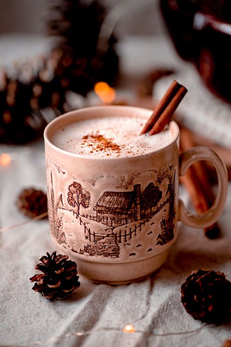 This cozy and flavorful cinnamon coffee is easy to make at home. Serve it with turbinado sugar and whipped cream for an extra special drink! Cinnamon Coffee Recipe, Holiday Coffee Drinks, Best Iced Coffee, How To Make Ice Coffee, Turbinado Sugar, Cinnamon Coffee, Winter Coffee, Medium Roast Coffee, Spiced Coffee