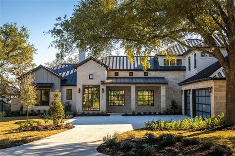 Hill Country Contemporary Homes, Modern Hill Country Exterior, Modern Hill Country Homes, Texas Hill Country Homes Exterior, Austin Stone Exterior, Texas Ranch House, Hill Country Modern, Country House Exterior, Texas House Plans