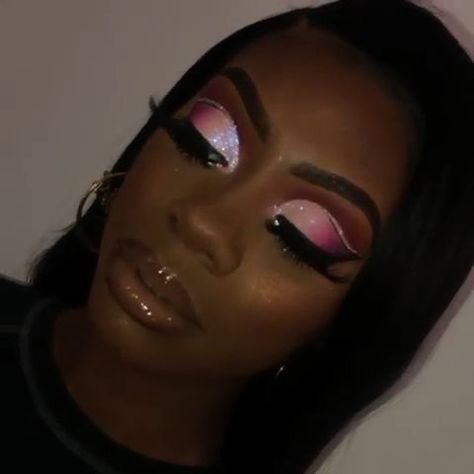 Eyeshadow Looks With Glitter, Pink Glitter Eyeshadow Looks, Pink Glitter Makeup Looks, Pink And Silver Eyeshadow, Make Up Glitter Eyes, Pink And Black Eyeshadow Looks, Pink And Black Makeup Looks, Pink And Silver Makeup, Pink Cut Crease Eyeshadow