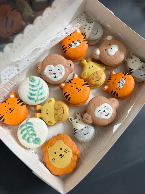 These are done in French way! Safari Macarons, Animal Macarons, Jungle Theme Party, Jungle Theme Parties, Safari Theme Birthday, Safari Theme, Jungle Theme, Theme Birthday, Boy Baby