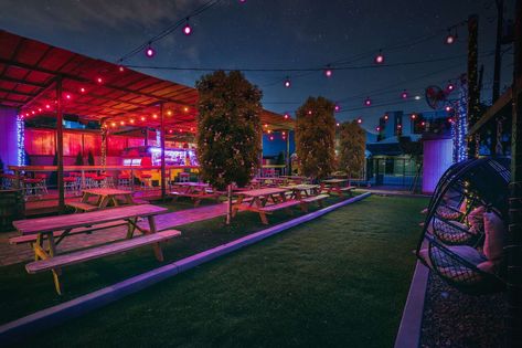 28 Best Date Ideas in Phoenix: Fun & Romantic Spots for Date Night - Thrillist Arizona Date Ideas, Date Night In Phoenix Az, Unusual Date Night Ideas, Date Night Houston, Phoenix Nightlife, Phoenix Nights, Things To Do For Couples, Best Date Ideas, Drive In Movie