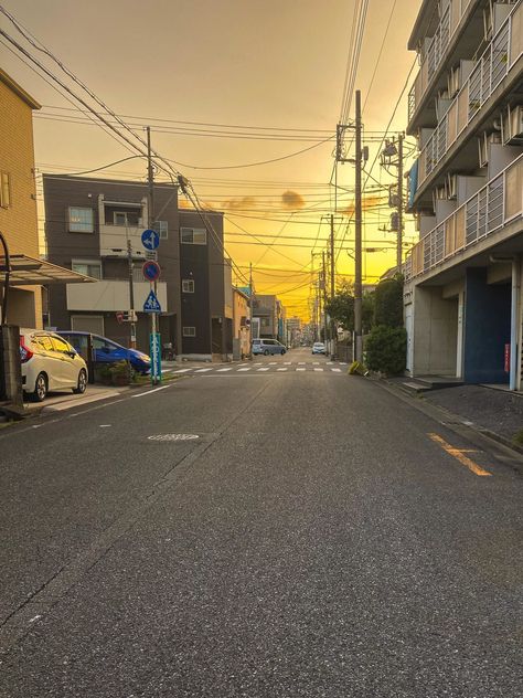 A Saitama sunset on a lazy Sunday The post A Saitama sunset on a lazy Sunday appeared first on Alo Japan. Saitama Japan, Japan Photo, Lazy Sunday, Pictures Of People, Saitama, Great Lakes, Public Transport, Taking Pictures, Great Britain