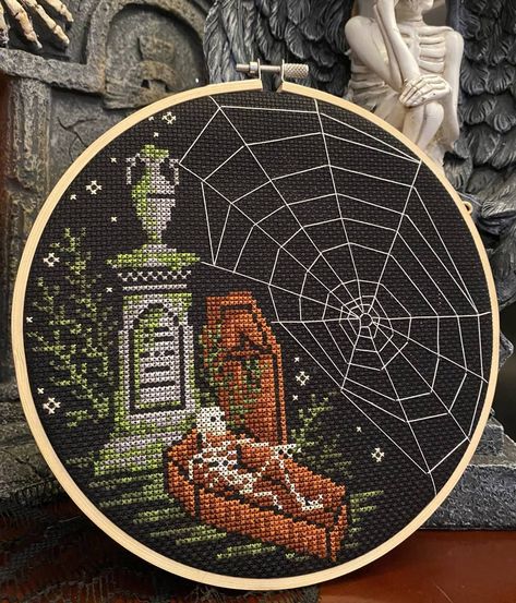 Victorian Goth Decor, Gothic Cross Stitch, Victorian Cross Stitch, Halloween Cross Stitch, Gothic Cross, Gothic Crosses, Halloween Cross Stitches, Stitching Art, Cross Stitch Art