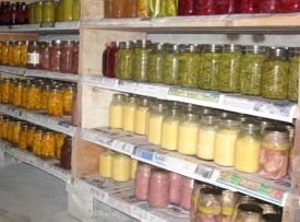 Canning Cellar, Amish Canning, Amish House, String Beans, Canning Food Preservation, Canned Food Storage, Canning Tips, Amish Recipes, Dutch Recipes