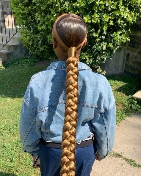 Hairriloves™ on Instagram: “I loveeee this colorr CHOCOLATE AND CARAMEL PONYTAIL 🤎🤩NO WAX OR GEL  TAG A FRIEND WHO CAN PULL OFF THIS LOOK💞Follow  @hairriloves for more…” Brown Braided Ponytail, Cute Ponytail Styles, Stylist Instagram, Sleek Braided Ponytail, Sleek Braid, Braided Crown Hairstyles, Hair Machine, Blonde Ponytail, Sleek Ponytail Hairstyles