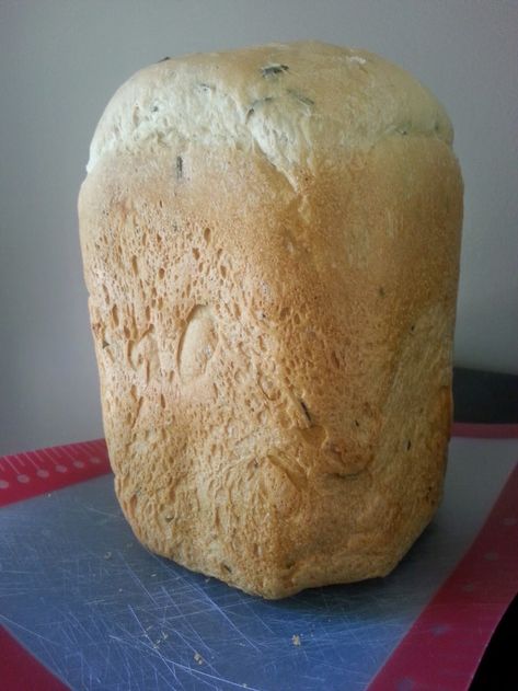 Bread Maker Rosemary Bread, Rosemary Bread Machine Recipe, Easy Rosemary Bread, Bread Machine Garlic Bread Recipe, Macaroni Grill Bread, Grill Bread, Bread Machine Mixes, Breadmaker Recipes, Bread Machine Bread