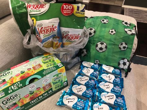 Goodie Bags For Soccer Team, Soccer Snacks For Team After Game, Soccer Goodie Bag Ideas, Snacks For Soccer Team, Tee Ball Snack Ideas, Soccer Team Snack Ideas, Kids Sports Team Snacks, Soccer Game Snacks Team Mom, Soccer Snacks For Kids After Game